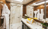 Dynamiq Jetsetter yacht master bathroom